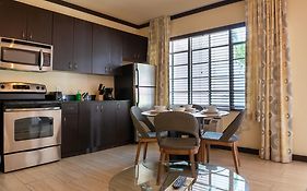 Tradewinds Apartamento y Hotel